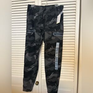 NWT Men's Old Navy Camo Pants